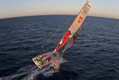 Vendée Globe 2012-2013: El Groupe Bel, arrollado por un barco de arrastre