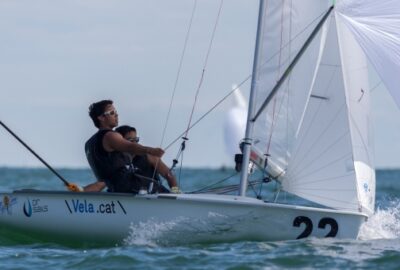 CAMPEONATO DEL MUNDO JUNIOR 470 CERVIA 2014. DAVID Y ALEX CHARLES ENTRAN EN EL CAJÓN