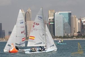 ISAF SAILING WORLD CUP FINAL ABU DHABI 2014. LOS HERMANOS PAZ Y BLANCA MANCHÓN SE SUBEN AL PODIUM