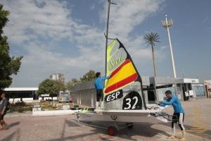 ISAF SAILING WORLD CUP FINAL ABU DHABI 2014. OPCIONES EN EL 49ER’S, RS:X FEM. Y 470 MASC.