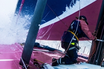 VOLVO OCEAN RACE 2014-15. LEG 4 4ªJ. DOS FRENTES DIFERENTES.