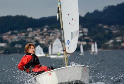 SEMANA DEL ATLÁNTICO LX TROFEO MARTÍN BARREIRO. ARRANCÓ EL OPTIMIST EN LA RÍA DE VIGO