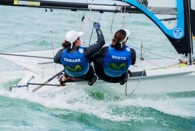 MUNDIAL NACRA-17, 49ER Y FX. TAMARA Y BERTA APUNTAN ALTO.