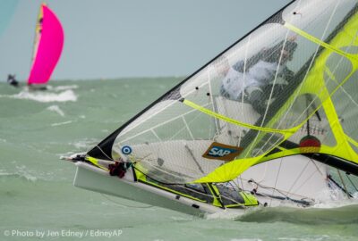 MUNDIAL NACRA-17, 49ER Y FX. DUROS VIENTOS EN LA PRIMERA JORNADA.