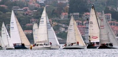 TROFEO VENEZIANI-REGATA DE OTOÑO R.C.N. VIGO. «ACEITES ABRIL» NO CEDE