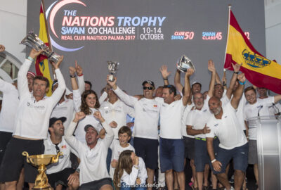 ESPAÑA COPA EL PODIO EN EL THE NATIONS TROPHY