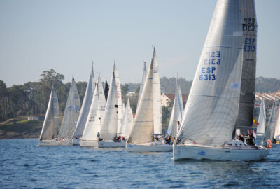 5ª REGATA INTERCLUBES RÍA DE PONTEVEDRA. JORNADA DIFÍCIL Y TÉCNICA EN PORTONOVO.