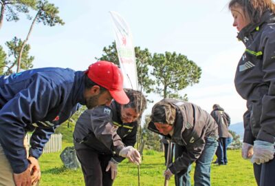 ALUMNOS DE LA ESCUELA DE VELA ADAPTADA DEL M.R.C.Y. BAIONA REFORESTAN CON 200 ÁRBOLES AUTÓCTONOS BAIONA