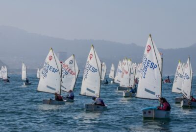 CAMPEONATO GALLEGO DE OPTIMIST. EL CANGUÉS PABLO RODRÍGUEZ AL FRENTE