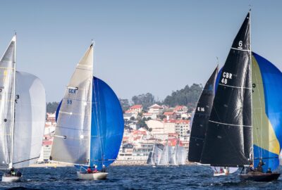 CAMPEONATO DE ESPAÑA 6M TROFEO XACOBEO. «BRIBON 500» Y «SELJM» TOMAN EL MANDO