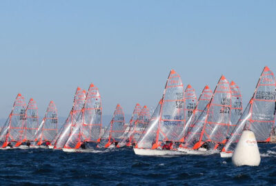 R.C.N. VALENCIA. COACH REGATA APERITIVO DEL MUNDIAL DE 29er EN AGUAS DE VALENCIA