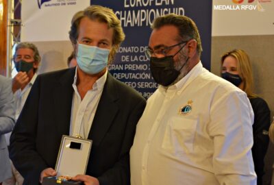 ASTILLEROS LAGOS RECIBE LA MEDALLA DE ORO DE LA RFGV Y EL NÁUTICO RECONOCE SU LABOR Y LA DE LA ARMADA