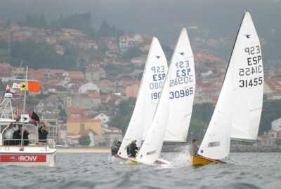 «REGINA» SE ADJUDICA LA REGATA DE CLÁSICOS PREVIA AL CAMPEONATO DE EUROPA SUR SNIPE R.C.N. VIGO