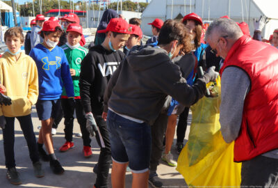 MÁS DE 160 VOLUNTARIOS PARTICIPAN EN LA LIMPIEZA DEL R.C.N. VALENCIA