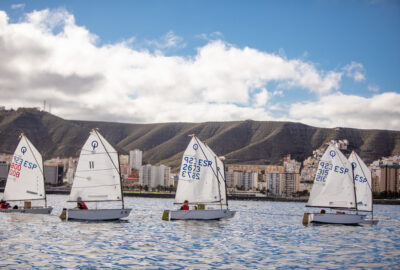 XXXVI TROFEO INTERNACIONAL AECIO DE OPTIMIST. SIN VIENTO EN LA JORNADA INAUGURAL