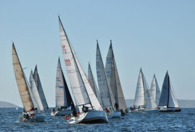 8ª REGATA INTERCLUBES RÍA DE PONTEVEDRA. LA SEGUNDA JORNADA NOS DEJA CAMBIOS EN LAS GENERALES