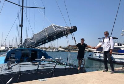 LA MARINA DE VALENCIA ACOGE A DIDAC COSTA Y SU BARCO DE LA VUELTA AL MUNDO EN SOLITARIO