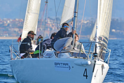 M.R.C.Y. BAIONA. EL «FIBRA CORUÑA» DE FERNÁNDEZ VASCO DA LA CAMPANADA EN LA LIGA DE INVIERNO BAITRA J80