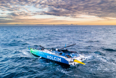 THE OCEAN RACE. ETAPA 4: ITAJAI-NEWPORT. EL «TEAM HOLCIM-PRB» TRABAJA EN UN PLAN TRAS SU DESARBOLADURA MIENTRAS «11TH HOUR RACING TEAM» LIDERA LA FLOTA HACIA EL NORTE