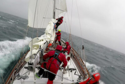 GOLDEN GLOBE RACE 2023. ESPECTACULARES PASEOS EN TRINEO OGR POR EL OCÉANO ANTÁRTICO