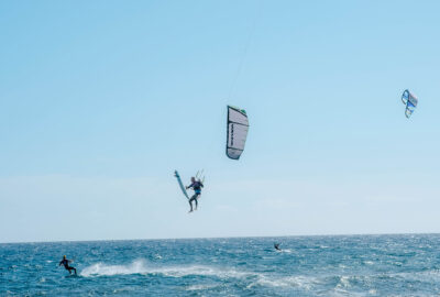 EL CANARIO ANCOR SOSA ARRASA CON EL WINGFOIL EN EL GRAN CANARIA AIR BATTLE