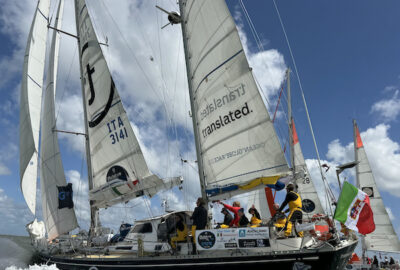 OCEAN GLOBE RACE. «TRANSLATED 9» FUERA DE LA MCINTYRE OGR, CON DAÑOS EN EL CASCO