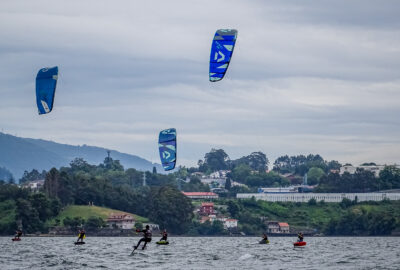 CESANTES CORONA A LOS VENCEDORES DEL CAMPEONATO GALLEGO DE KITESURF TROFEO GRUPO VISIER