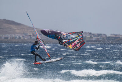 GRAN CANARIA GLORIA WINDSURF WORLD CUP 2024. LAS GRANDES ESPERANZAS CANARIAS, GIL Y DUNKERBECK AVANZAN A OCTAVOS DE FINAL