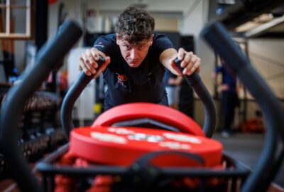 37TH AMERICA’S CUP LOUIS VUITTON. GENTE PODEROSA: THÈRY SCHIR CYCLOR DEL «ALINGHI RED BULL RACING»