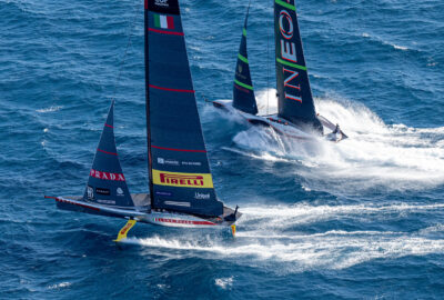 DRAMA Y ACCIÓN EN BARCELONA: EMPATE 2-2 EN LA FINAL DE LA LOUIS VUITTON CUP DESPUÉS DE UN DÍA DE FUERTE VIENTO