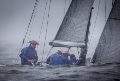 «BRIBÓN» Y «JUNIOR» GANAN EN EL ASALTO FRENTE A LA BORRASCA «ISAAC» Y LIDERAN EL TROFEO XACOBEO EUROPEO 6M DEL R.C.N. SANXENXO