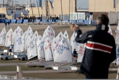 11ª REGATA CIUDAD DEL PUERTO, TROFEO EXCELLENCE CUP OPTIMIST. LA FLOTA SE ENFRENTA MAÑANA SÁBADO A UNA DECISIVA JORNADA