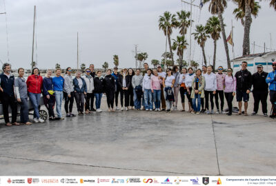 R.C.N. VALENCIA. EL FUERTE VIENTO EN EL GOLFO DE VALENCIA DEJA A LA FLOTA FEMENINA DE SNIPE EN TIERRA