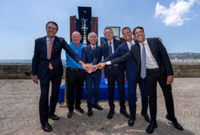 LA CIUDAD DE NÁPOLES DA LA BIENVENIDA A LA 38ª EDICIÓN DE LA COPA AMÉRICA LOUIS VUITTON EN LA PRESENTACIÓN EN LA SEDE OFICIAL