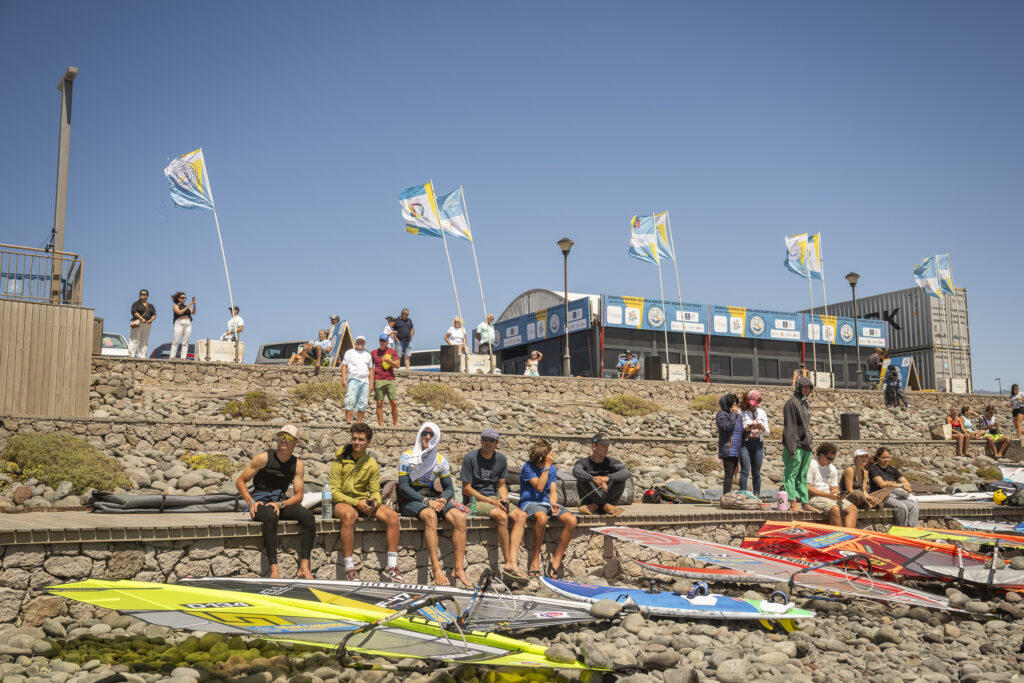 COMPÁS DE ESPERA EN EL MUNDIAL DE WINDSURF EN POZO IZQUIERDO