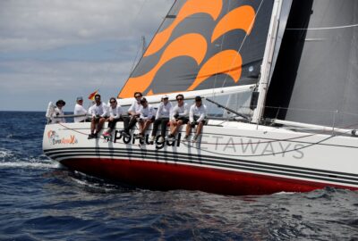 LA ATLANTIS CUP NAVEGA HACIA LA CIUDAD DE HORTA