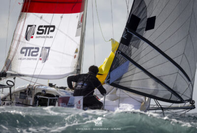 MINI TRANSAT «LA BOULANGERÈ». CONDICIONES ADVERSAS Y PRIMEROS DAÑOS EN LA MAR