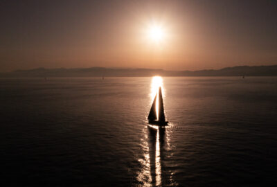 THE OCEAN RACE EUROPE 2025. LA FLOTA AVANZA LENTAMENTE BAJO UN ECLIPSE DE LUNA ROJA EN LA PRIMERA NOCHE DE LA QUINTA ETAPA