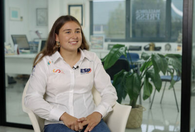 LA CAMPEONA DEL MUNDO MARTA CARDONA GANA EL PREMIO TIMÓN DE VELA 2025