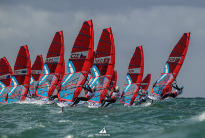 WORLD SAILING. DURAS CONDICIONES EN LA PRIMERA JORNADA DE PRUEBAS DEL MUNDIAL JUVENIL 2025 EN VILAMOURA