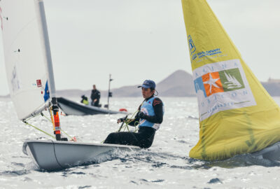 LA LUCHA POR EL TÍTULO SE INTENSIFICA EN EL MUNDIAL ILCA SUB-21 CON TRES ESPAÑOLES EN PUESTOS DE PODIO