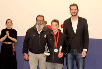 ALEJANDRO ALONSO Y LARA DURÁN, CAMPEONES GALLEGOS DE OPTIMIST TRAS NUEVE PRUEBAS EN LA RÍA DE VIGO