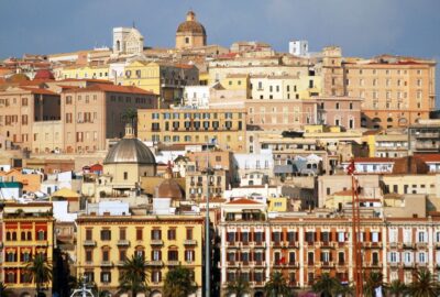 PREPARATIVOS EN MARCHA PARA LA REGATA PRELIMINAR DE LA 38ª COPA AMÉRICA DE LOUIS VUITTON EN CERDEÑA