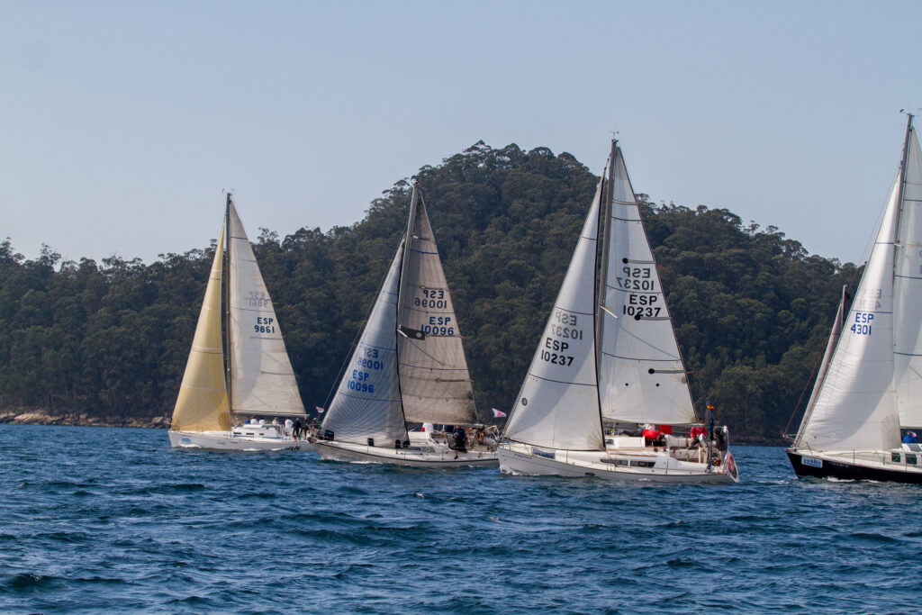 COMBARRO MANTIENE LA EMOCIÓN DE LA 12ª REGATA INTERCLUBES RÍA DE PONTEVEDRA CON TODO POR DECIDIR HASTA LA ÚLTIMA JORNADA