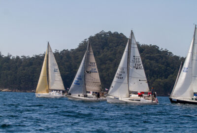 COMBARRO MANTIENE LA EMOCIÓN DE LA 12ª REGATA INTERCLUBES RÍA DE PONTEVEDRA CON TODO POR DECIDIR HASTA LA ÚLTIMA JORNADA