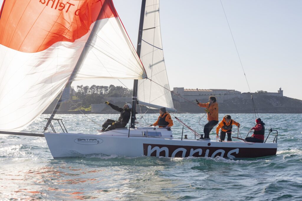 M.R.C.Y. BAYONA. EL «MARÍAS» LLEGA LÍDER A LA FINAL DE LA LIGA DE INVIERNO BAITRA J80