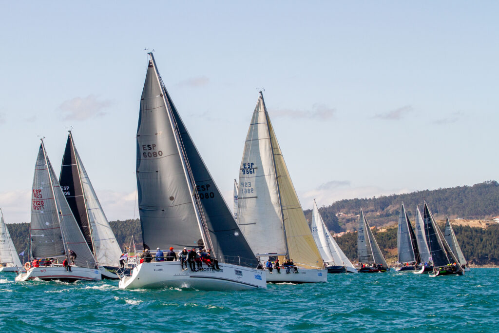 VIENTO Y ESPECTÁCULO EN LA CUARTA JORNADA DE LA 12ª REGATA INTERCLUBES RÍA DE PONTEVEDRA