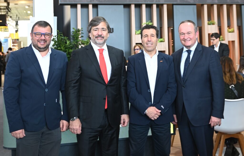 55º TROFEO S.A.R. PRINCESA SOFÍA. EL «SOFÍA» REFUERZA SU LOGÍSTICA CON LA INCORPORACIÓN DE AZULMARINO