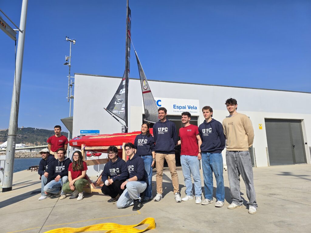 SE PRESENTA «RAIG FNB», EL VELERO AUTÓNOMO SOSTENIBLE DISEÑADO POR ALUMNOS DE LA FACULTAD DE NÁUTICA DE BARCELONA