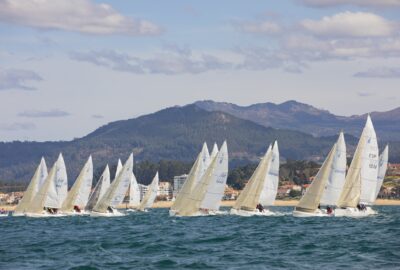 M.R.C.Y. BAYONA. LA LIGA DE INVIERNO BAITRA J80 ENCARA EN BAIONA SU PENÚLTIMO ASALTO CON EL LIDERATO EN UN PUÑO